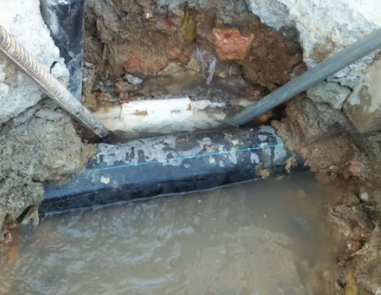 青山湖测漏水之水管漏水